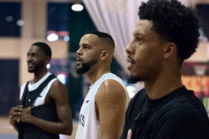 Erik Thomas也已到達(dá)基地參加合訓(xùn)！新賽季三外援集結(jié)完畢