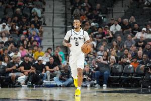 又來(lái)一位！Shams：卡斯?fàn)栐庥鲎篌y屈肌拉傷 將在1到2周后接受復(fù)查