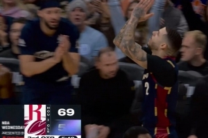 外線開(kāi)炮！朗佐·鮑爾三分轟進(jìn) 幫助騎士縮小分差打?；鸺? >
                                        </div>
                                    </div>
                                                                        <div   id=