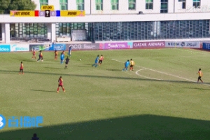 武漢女足開場7分鐘領先！王霜中路起腳破門，宋菲傳中助攻