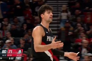 阿夫迪亞上籃被圍堵失誤 斯普利特暴怒吃T！教練生涯首記！