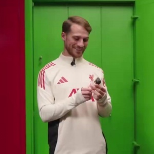 麥卡拿著梅西玩偶：我們會再次贏世界杯嗎？yes×4