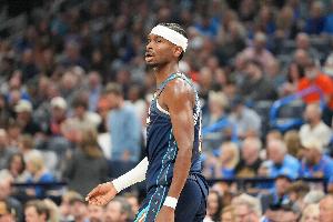 今天沒(méi)三節(jié)打卡！亞歷山大輕松砍下33分8板3助2斷 賽季第13次30+