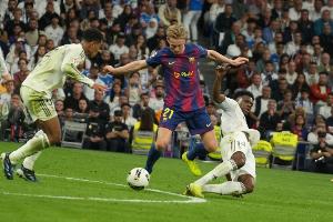 每體：巴薩始終密切關(guān)注皇馬內(nèi)部動(dòng)態(tài)，皇馬三大球星公開不滿