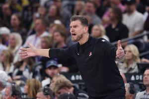 斯普利特：我不喜歡只盯著一個回合就說事 對手投進(jìn)了21個三分球