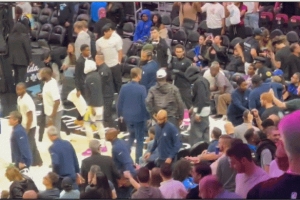 巴特勒輸球后沒有和任何熱火老隊(duì)友握手致意直接離場