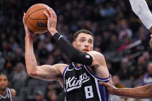 蒙克首發(fā)！拉文將替補出戰(zhàn)今天的比賽 國王生涯首次打替補