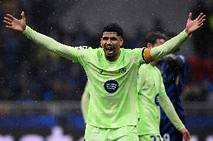 記者：阿勞霍今日回到巴塞羅那，直接前往甘伯體育城參加訓練