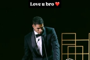 好基友！姆巴佩社媒祝賀阿什拉夫當(dāng)選非洲足球先生：非洲之王！