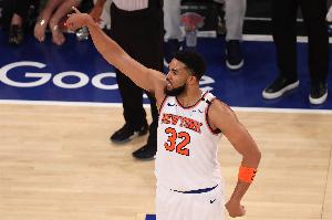 瘋狂打鐵！尼克斯半場全隊三分21投3中 麥克布萊德6中0&唐斯3中0