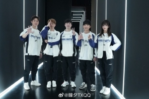 解說瞳夕曬與隊友合照：抓一只送決賽門票 明天見