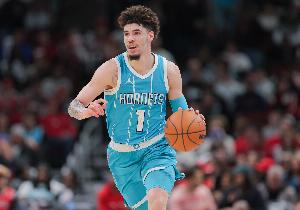 美記報(bào)道自己對球隊(duì)不滿愿意離隊(duì)！三球更推回應(yīng)：