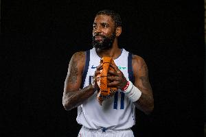 Shams：獨(dú)行俠對(duì)交易歐文不感興趣 他們認(rèn)為歐文&弗拉格很適合