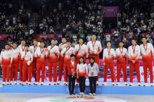 填空題！杜鋒曬廣東籃球各級(jí)別隊(duì)伍全運(yùn)會(huì)奪金合影：廣東___??！