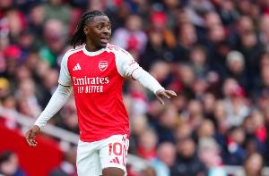 埃澤：生涯面對過的最強(qiáng)對手是德布勞內(nèi)，看他踢球能讓我打開思路