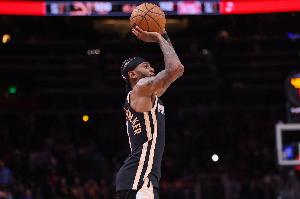 高難度！亞歷山大·沃克滯空上籃得手 老鷹完成9-2攻擊波反超馬刺