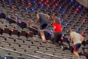 船記：哈登總是訓(xùn)練結(jié)束后加練到最后 常常持續(xù)一小時(shí)以上