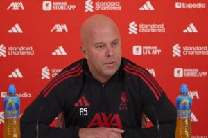 爭(zhēng)冠？斯洛特：我說(shuō)了很多次目前不考慮這個(gè)，和上賽季領(lǐng)跑時(shí)一樣