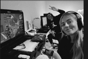 休閑時光！妻子社媒曬與庫爾圖瓦聯(lián)機打游戲照片：游戲之夜