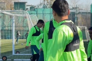 記者曬北京國安訓(xùn)練視頻：2025賽季最后四場，努把勁兒！