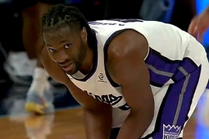 空空如也！阿丘瓦半場首發(fā)出戰(zhàn)8分鐘數(shù)據(jù)欄全部為零 正負(fù)值-14