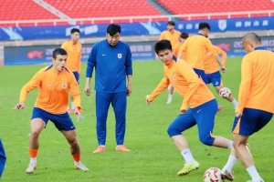 魯媒：依木蘭、陳澤仕參加訓(xùn)練，兩人有望上演本賽季中超首秀