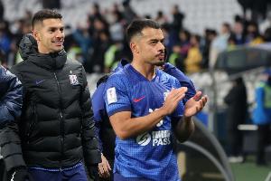 記者：李可因傷沒有參加全隊(duì)賽前合練，明天能否首發(fā)是個(gè)未知數(shù)