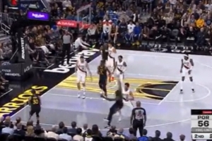 手燙！庫里接追夢手遞手掛掩護(hù)速射出手 連中第三個三分