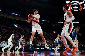 小楊趕緊送果籃！阿夫迪亞生涯首次背靠背送出10+助攻