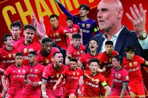 中超官方發(fā)布海港奪冠海報(bào)：團(tuán)結(jié)一心淬煉成金，三連奪冠鑄就傳奇