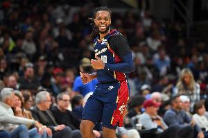 復(fù)出狀態(tài)不錯(cuò)！加蘭12中5得20分2板7助 三分4中3