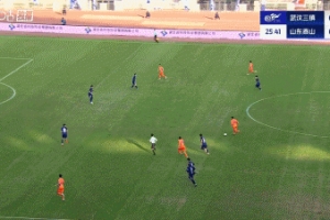 進(jìn)球無效！瓦科接直塞左腳推射破門，邊裁舉旗示意越位