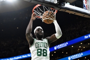 力拔山兮！安芬尼·西蒙斯遭包夾送妙傳 科塔單臂隔扣力道十足