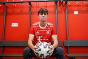 意媒：拜仁二隊18歲中場哈維爾·費爾南德斯被推薦給拉齊奧