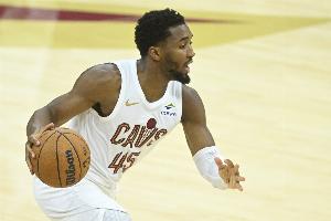 砍瓜切菜！米切爾第三節(jié)獨(dú)得14分 三節(jié)貢獻(xiàn)26分7板4助