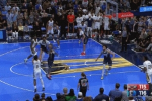 關(guān)鍵攻防！費爾斯三分強行出手被華盛頓帽到 直接來了個三不沾