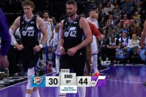 瘋起來太可怕了！爵士首節(jié)8記三分球轟下44分 領先雷霆14分