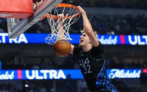 19歲前20+場次：詹姆斯14次第一 弗拉格5次第二 科比4次第三