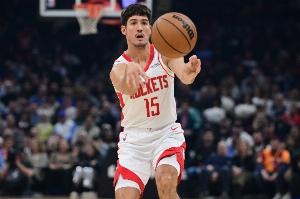 謝天謝地！謝潑德底角三分命中后直塞喂餅阿門 火箭全場首次領(lǐng)先