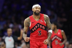 惠特摩爾切入要扣被英格拉姆直接按帽 球打在惠特摩爾身上出界