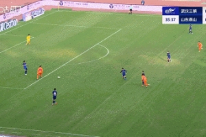 可惜！澤卡中路精妙直塞做球，瓦科推射擊中立柱