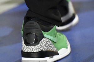 球鞋自由市場大魚！庫里上腳經(jīng)典俄勒岡配色Air Jordan 3 PE球鞋