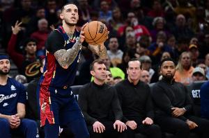 就差投籃了！大球三分2中0一分未得 但拿到7板5助&正負(fù)值+12