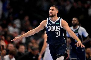 佛光重現(xiàn)！克萊側翼接球三分再中 一節(jié)半已轟進4記三分