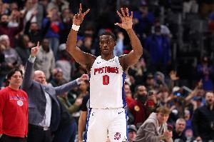 回餅一個！杜倫弧頂擊地妙傳CC雙手暴扣