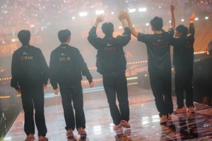 Faker：比賽結(jié)束回到韓國(guó)后，我想著明年要更加努力