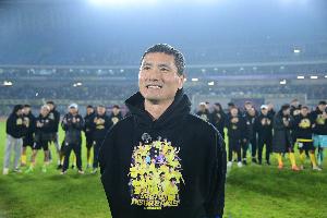 西海岸董事長(zhǎng)：祝邵佳一帶領(lǐng)國(guó)足取得好成績(jī)，希望球迷能多多包容