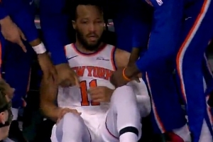 狀態(tài)火熱！布倫森底角三分再打成3+1 尼克斯反客為主15-5開局！