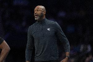 主教練退賽！莫斯利：在場(chǎng)邊出現(xiàn)頭暈?zāi)垦５臓顩r 真是嚇人