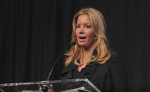 美國宗馥莉？所有證據(jù)都指向：是珍妮解雇了自己同父異母的兩兄弟